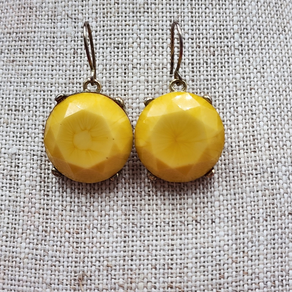 VTG 1960s Yellow Resin Glass Stone Dangle Earrings Gold Tone Crown Prong Setting